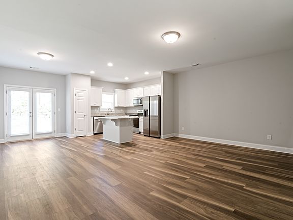 4th image of 2703 Hickory Ln