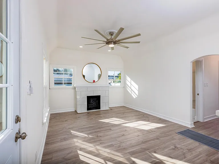 333 S 1st Ave — Photo 13