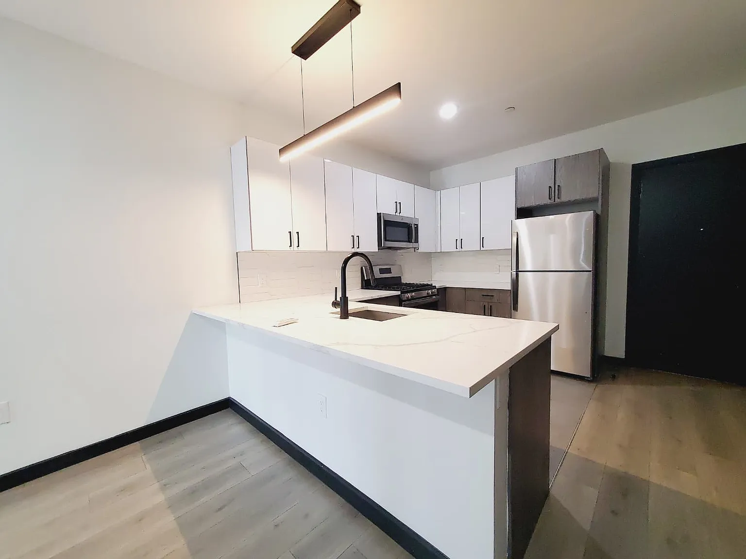 2 bed, 800 sqft, $2,750 — Photo 1