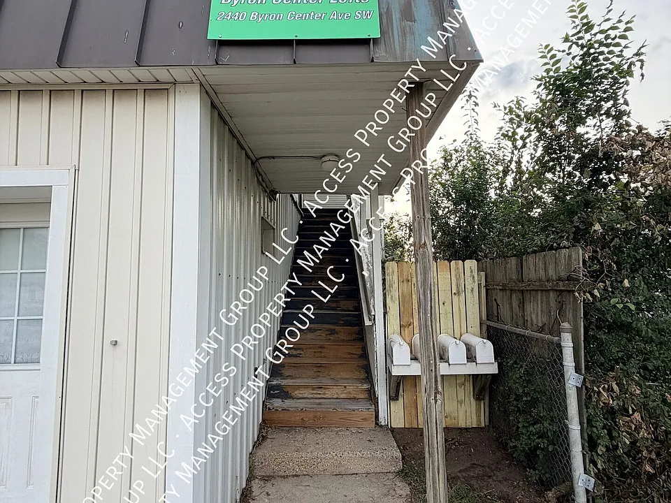 2440 Byron Center Ave SW #4-2440BYRCNR-4