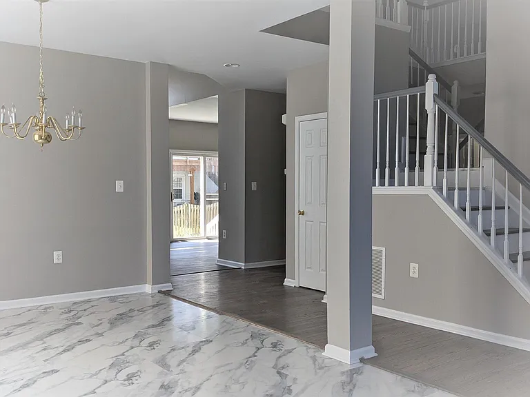 411 Hanrahan Ct SE — Photo 6