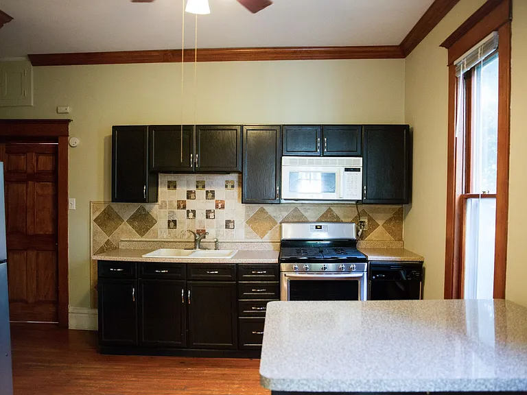 3021 Knox Ave — Photo 2