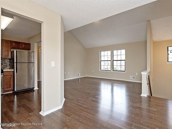 3rd image of 1203 Dahlia Ct