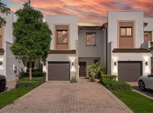 245 NE 210th St, Miami, FL 33179