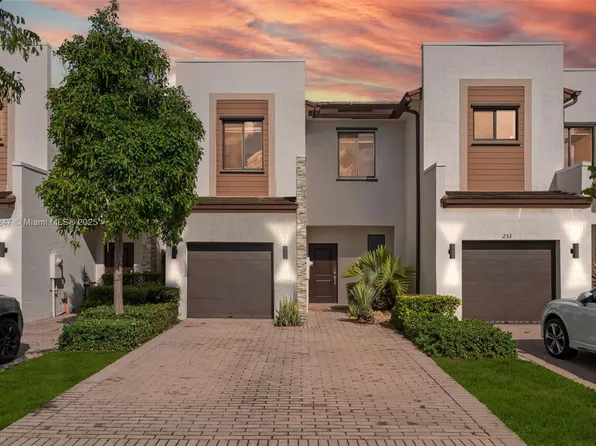 245 NE 210th St, Miami, FL 33179