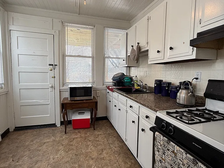 1500 W 14th St — Photo 6