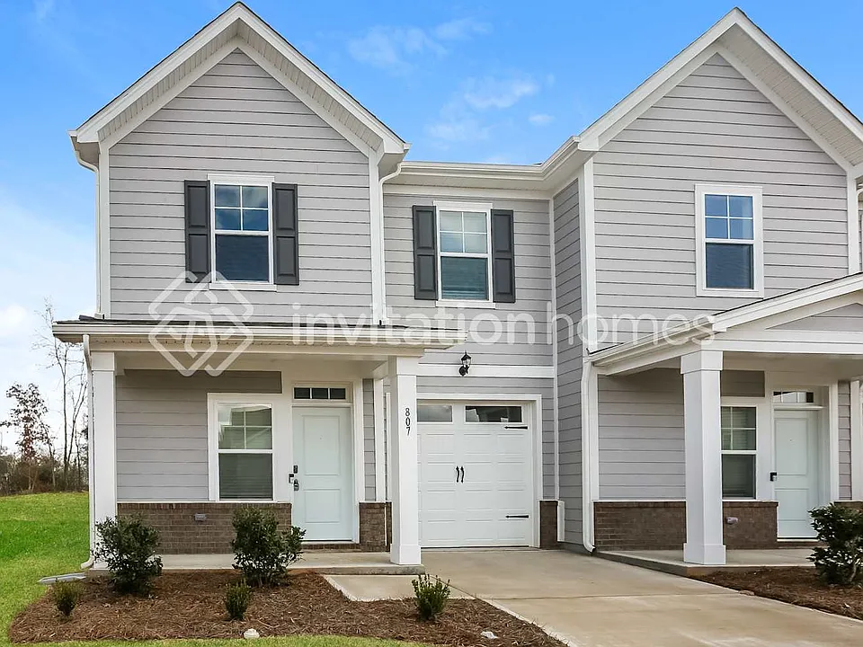 807 Lavery Ct