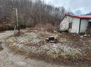 198 Rising Sun Dr, Eskdale, WV 25075