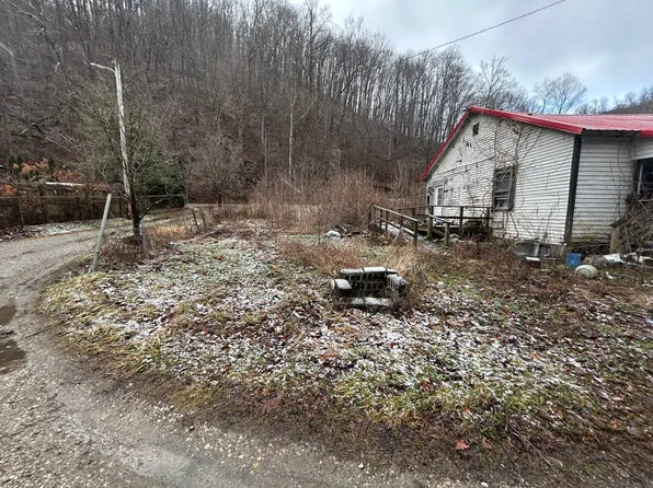 198 Rising Sun Dr, Eskdale, WV 25075