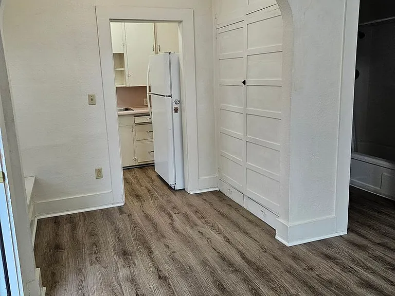 413 NW C St — Photo 10