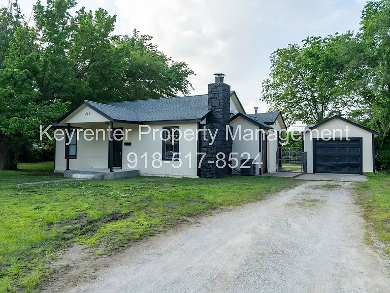 419 E Pine St — Photo 3
