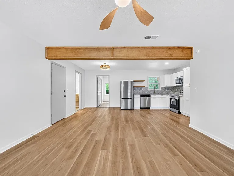 615 Parkwood Dr — Photo 7