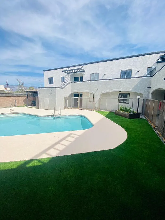 2 bed, 1.0 bath, 775 sqft, $1,300 — Photo 1