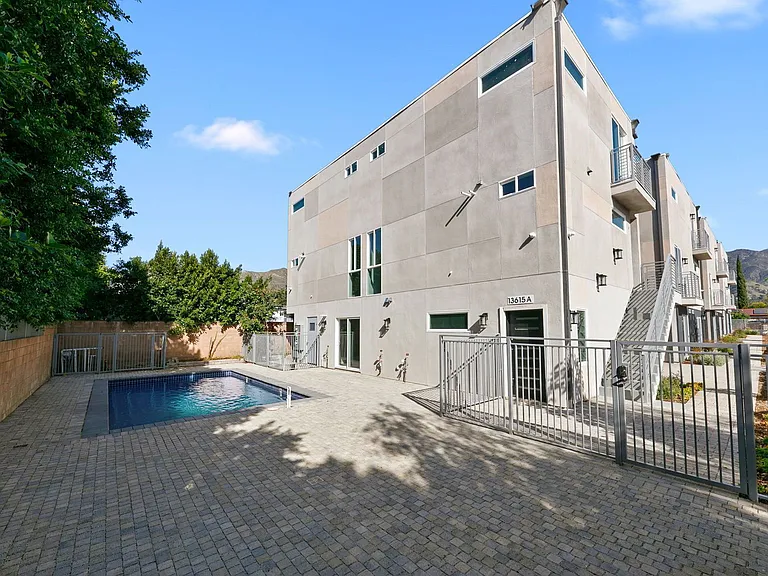 13637 N Fellows Ave #25 — Photo 31