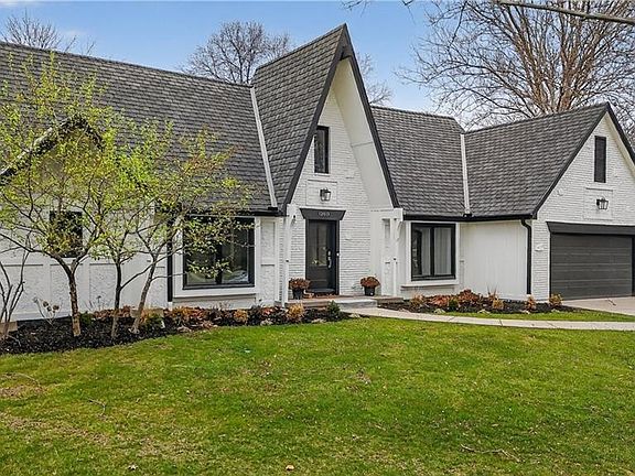 3rd image of 12815 Pembroke Cir