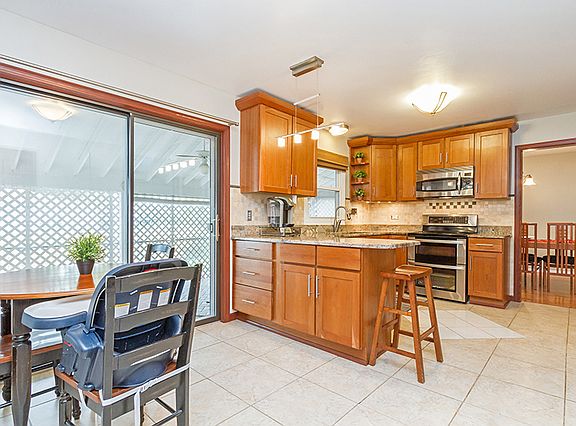4th image of 350 Chatham Ln
