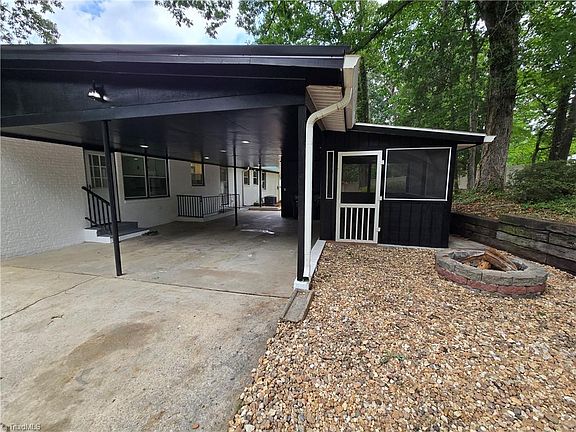 4th image of 701 Willowmoore Ave