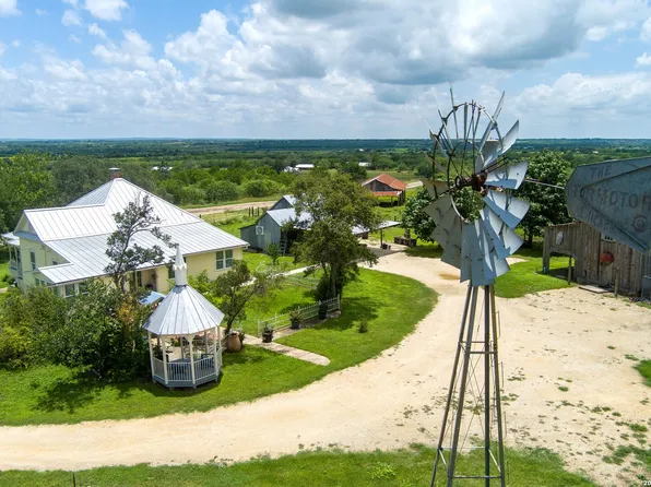4515 STAPPER RD, St Hedwig, TX 78152