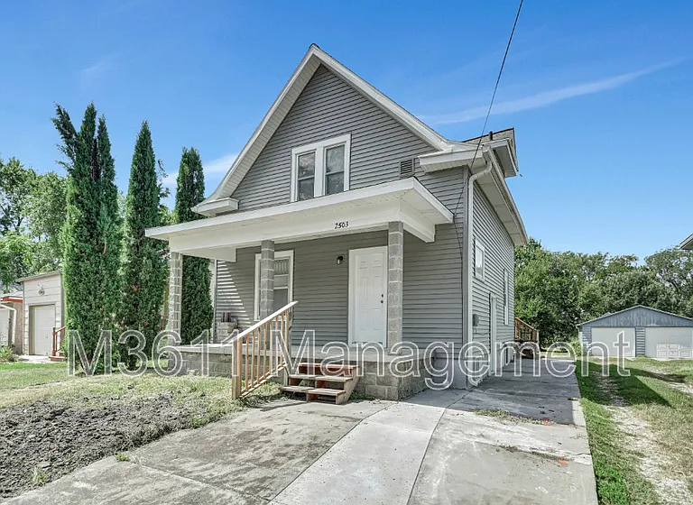 2503 S 8th St — Photo 2