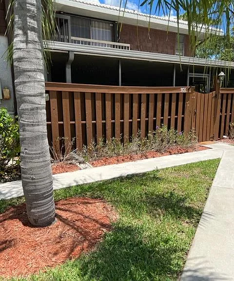 301 SE Castle Ct — Photo 19