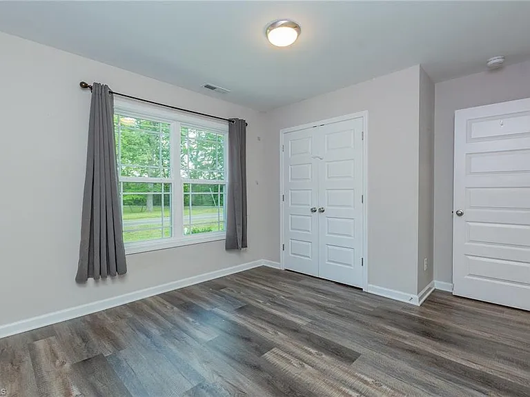 1 Lambeth Dr — Photo 14