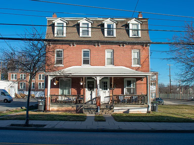605 Bridge St — Photo 12