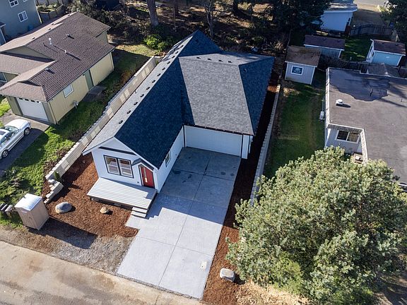 5th image of 513 SE Jetty Ave