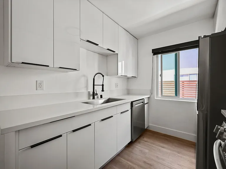 2034 S Garth Avenue Apartments — Photo 47