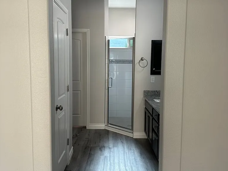 2743 Chambers Ave — Photo 30
