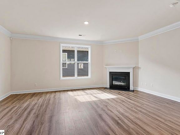 3rd image of 610 Raleighwood Ln
