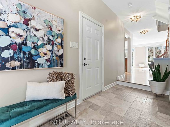 3rd image of 449 Celtic Ridge Cres