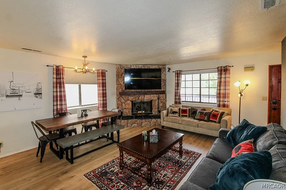 2 bed, 2.0 bath, 1200 sqft, $1,900 — Photo 4