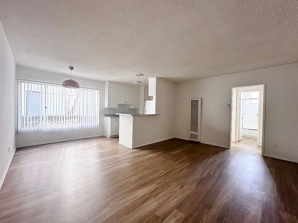 1st image of 12616 Caswell Ave APT 3