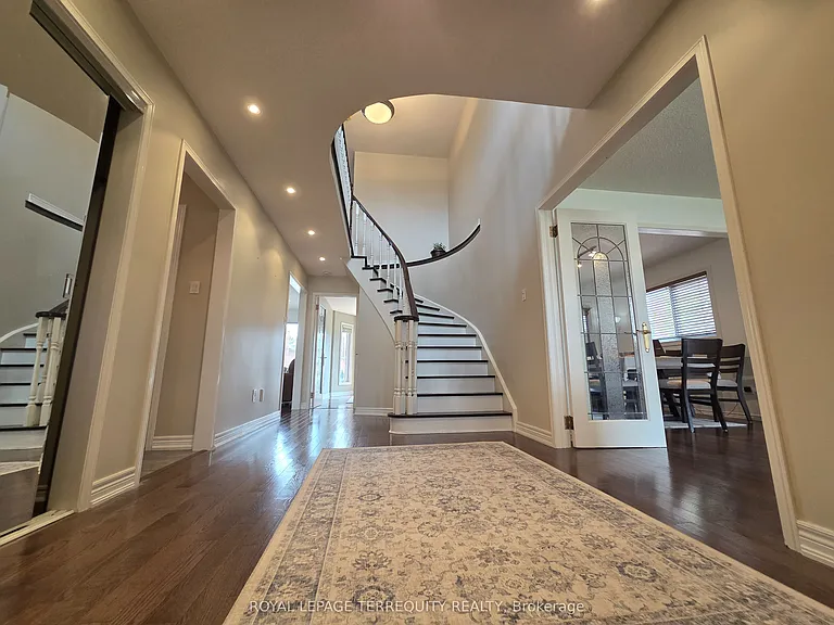 59 Foxhill Dr — Photo 8