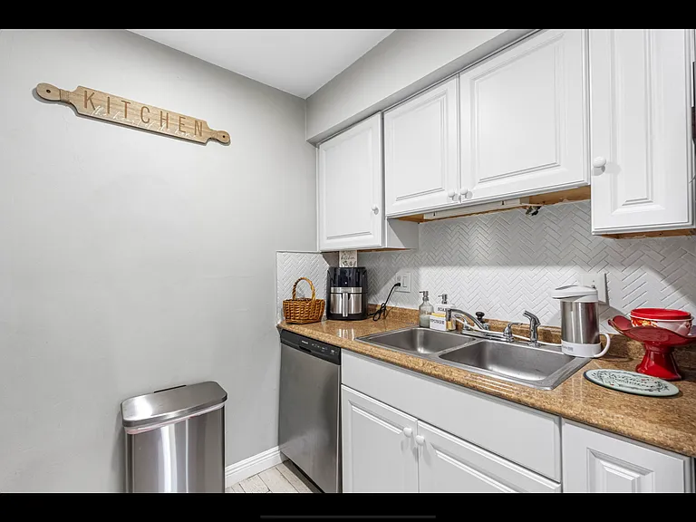9007 Westchester Cir #B — Photo 4