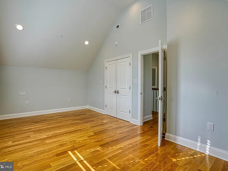 101 Tilghman St — Photo 32