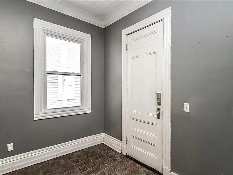 473 Alexander St — Photo 13
