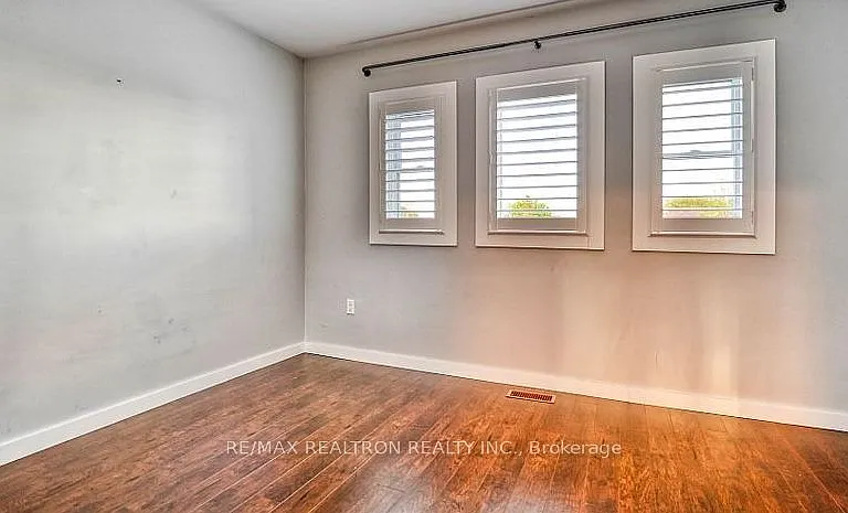 90 Oke Rd #MAIN FLOOR — Photo 26