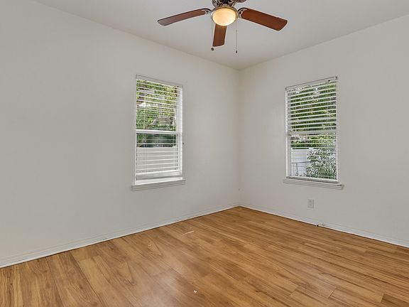 4th image of 2845 Valencia Way S