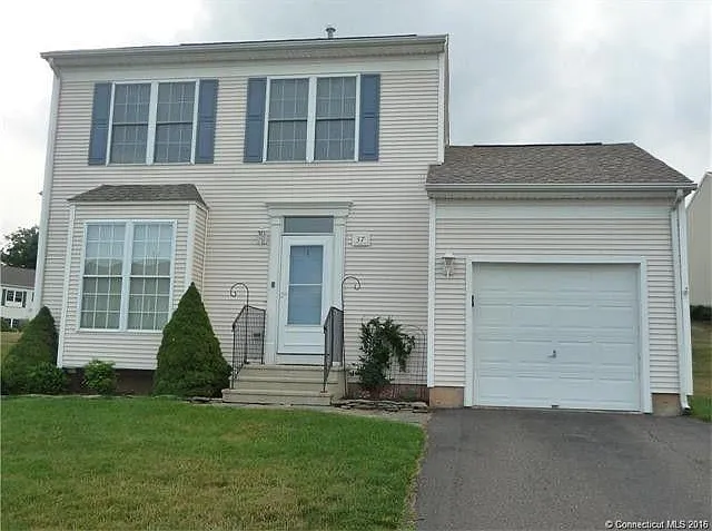 37 Heather Ln — Photo 1