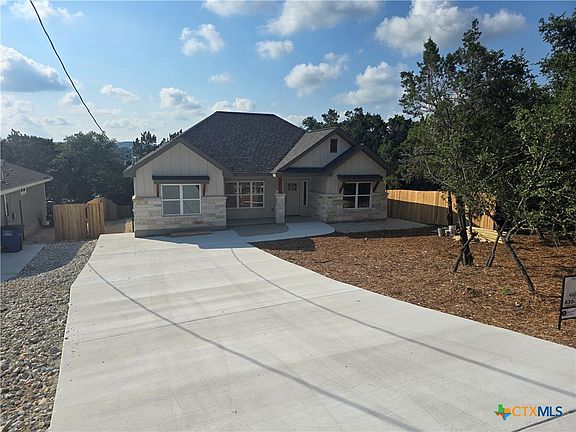 3rd image of 1442 Bonnyview Dr