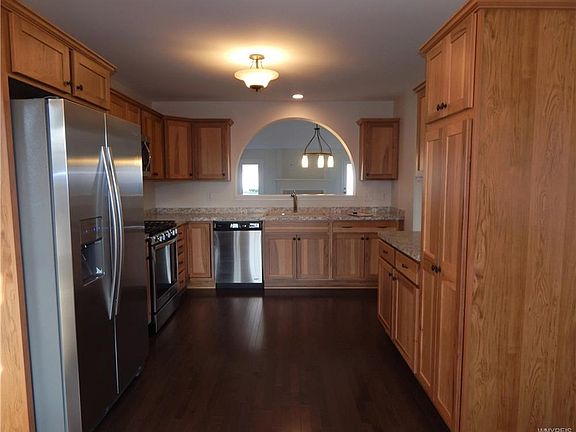 2nd image of 29 Blossom Wood Ln
