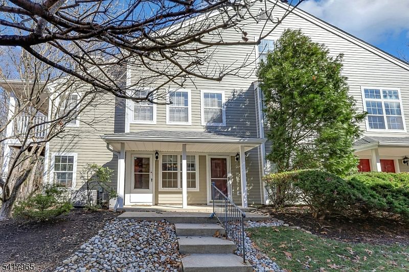 1st image of 1192 Richmond Rd #1192