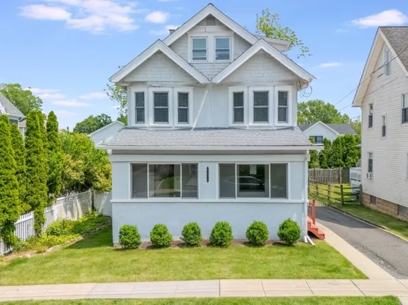 28 N Hillside Ave, Chatham, NJ 07928