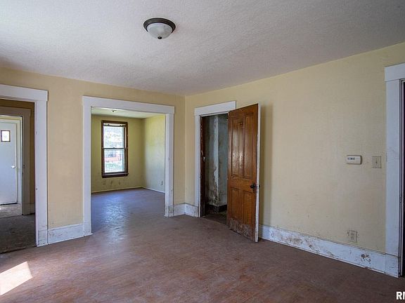 3rd image of 2239 W 4th St