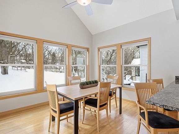 5th image of 1005 Crystal Lake Rd W