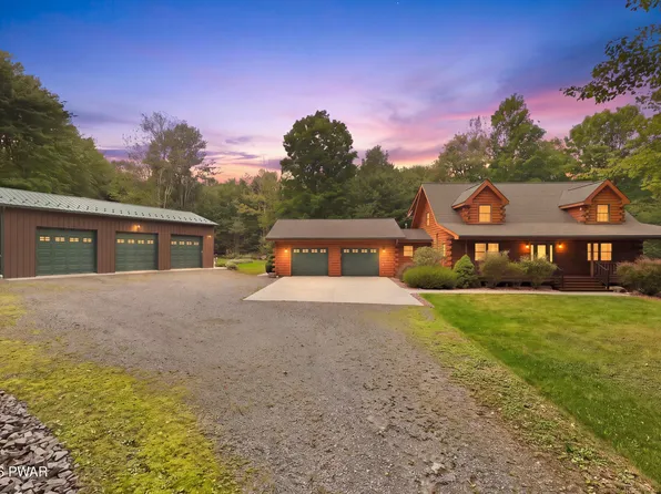 47 Fermoy Ln, Waymart, PA 18472