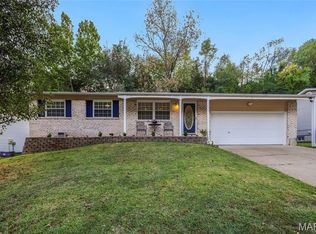 5012 Country Valley Dr, Imperial, MO 63052