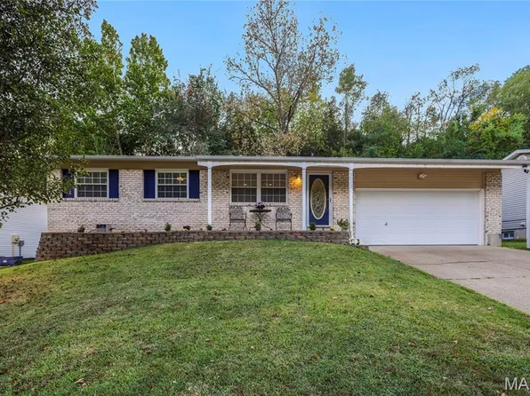 5012 Country Valley Dr, Imperial, MO 63052