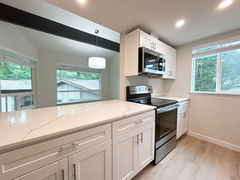 Bellefield Manor — Photo 17